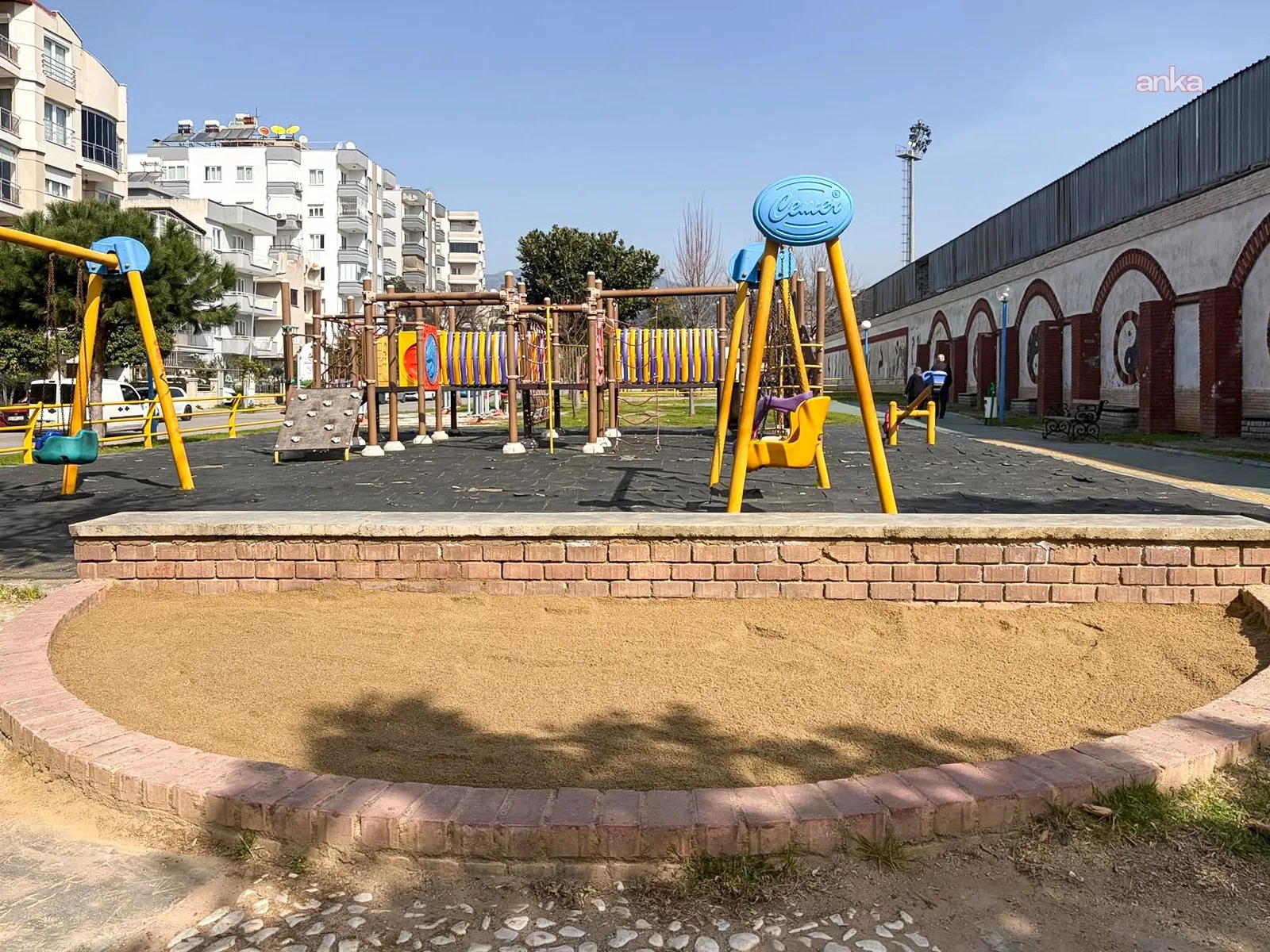 Efeler Belediyesi, çocuklara daha güvenli ve hijyenik oyun alanları sunuyor